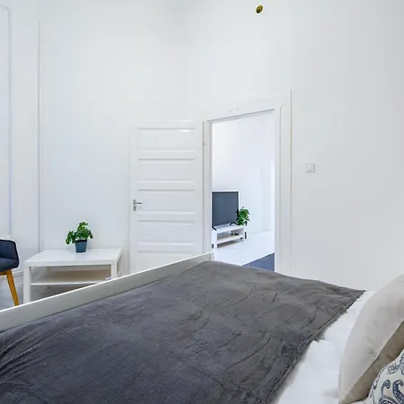 Central - Stylish - Spacious * بودابست
