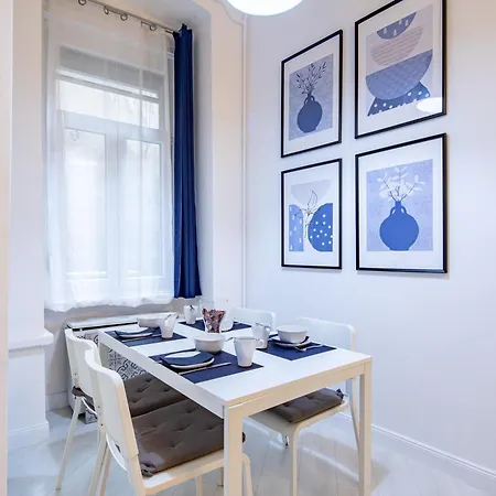 Central - Stylish - Spacious *